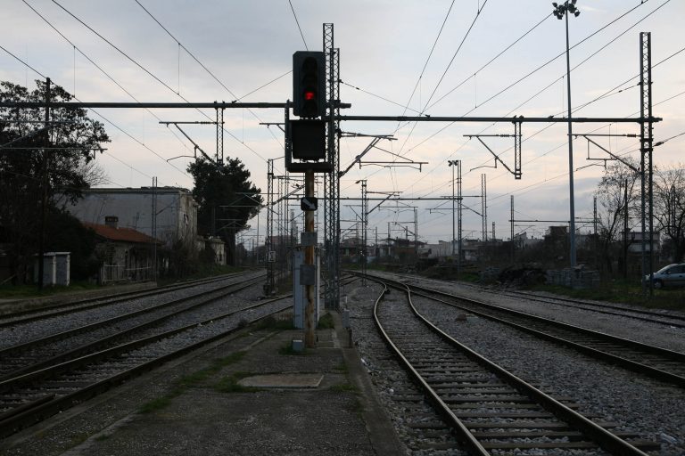 Θεσσαλονίκη: Άνδρας παρασύρθηκε από τρένο και ξεψύχησε στις ράγες