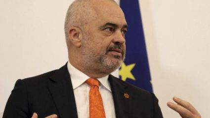 Παραιτήθηκαν βουλευτές της αντιπολίτευσης στην Αλβανία Παραιτήθηκαν βουλευτές της αντιπολίτευσης στην Αλβανία