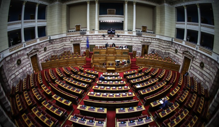 Η μάχη στη Βουλή για την ψήφο εμπιστοσύνης - Live