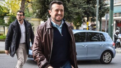 Υποδοχή με γλέντια στον ΣΥΡΙΖΑ Υποδοχή με γλέντια στον ΣΥΡΙΖΑ