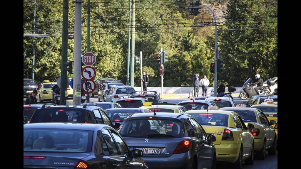 Αλλάζουν όλα στα δίπλωμα οδήγησης: Χορήγηση από τα 17 έτη