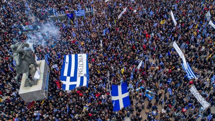 Ποιες προσωπικότητες έχουν υπογράψει το αίτημα για δημοψήφισμα