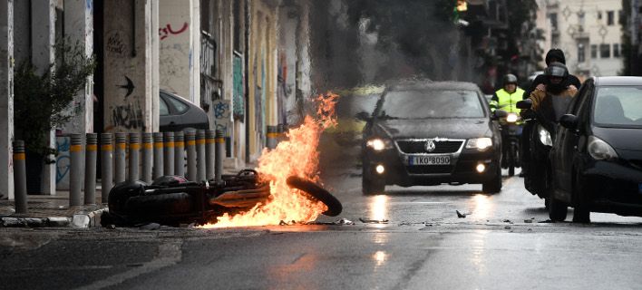 Επεισόδια και χημικά στο συλλαλητήριο για τη Μακεδονία