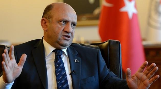 Επιμένει στα περί… γαλάζιας πατρίδας o Toύρκος υπουργός άμυνας: «Δεν θα δεχθούμε τετελεσμένα στο Αιγαίο»