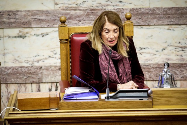 «Δώστε πόνο»! Η viral ατάκα της Τασίας Χριστοπουλοπούλου στη Βουλή (ΒΙΝΤΕΟ)