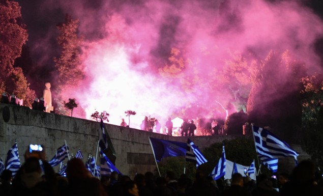 Επεισόδια έξω από τη Βουλή