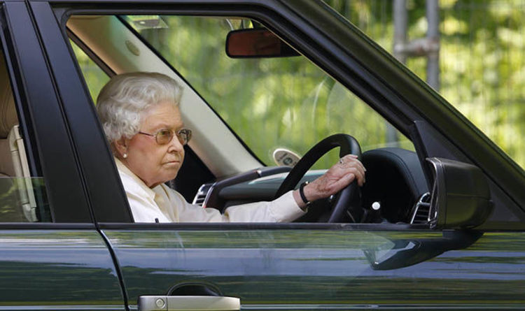 Γιατί η Βασίλισσα Ελισάβετ οδηγεί χωρίς δίπλωμα στα 92 της χρόνια;