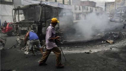 Πεδίο μάχης η Βενεζουέλα: 26 νεκροί από τα βίαια επεισόδια! Πεδίο μάχης η Βενεζουέλα: 26 νεκροί από τα βίαια επεισόδια!