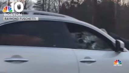 Απίστευτη τροπή πήρε καβγάς, έπειτα από τροχαίο ατύχημα στη Μασαχουσέτη Απίστευτη τροπή πήρε καβγάς, έπειτα από τροχαίο ατύχημα στη Μασαχουσέτη