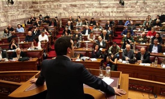 Σε μεγάλα κέφια η βουλευτής του ΣΥΡΙΖΑ, τα... δίνει όλα στο τσιφτετέλι! (ΒΙΝΤΕΟ)