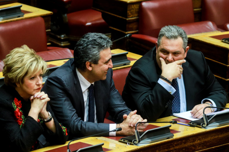 Καμμένος: «Να παραδώσουν την έδρα τώρα Παπαχριστόπουλος και Κουίκ»