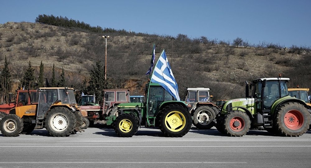 Μπλόκο των αγροτών στα Τέμπη