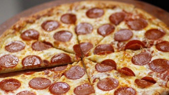 Pizza Hut και KFC ετοιμάζουν την πίτσα της 10ετίας Pizza Hut και KFC ετοιμάζουν την πίτσα της 10ετίας