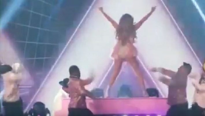 Η εντυπωσιακή εμφάνιση της Jennifer Lopez στα Grammy (ΒΙΝΤΕΟ) Η εντυπωσιακή εμφάνιση της Jennifer Lopez στα Grammy (ΒΙΝΤΕΟ)