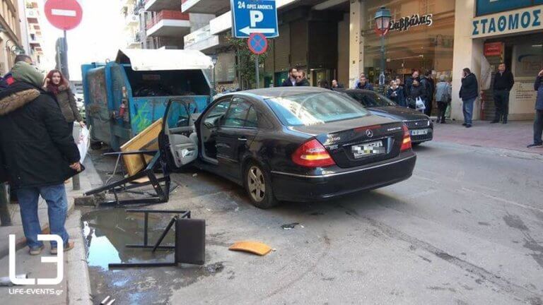 Αυτοκίνητο έπεσε πάνω σε πεζούς στη Θεσσαλονίκη - ΦΩΤΟ