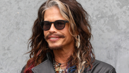 Ο Στίβεν Τάιλερ των Aerosmith ανοίγει το σπίτι του για κακοποιημένες και παραμελημένες νεαρές γυναίκες Ο Στίβεν Τάιλερ των Aerosmith ανοίγει το σπίτι του για κακοποιημένες και παραμελημένες νεαρές γυναίκες