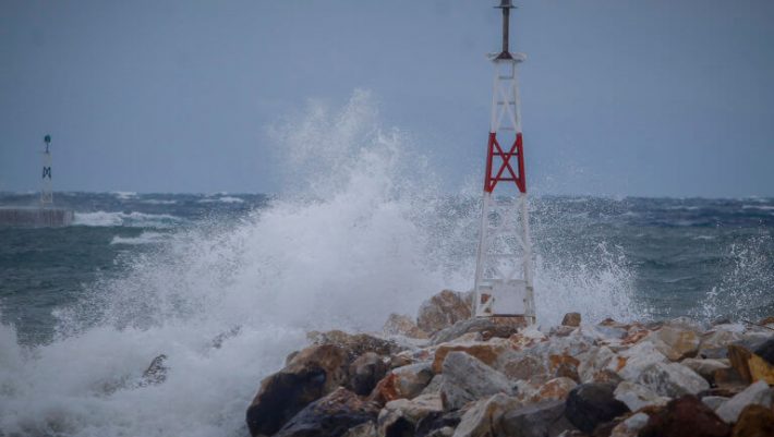 Ανέμους 10 μποφόρ φέρνει η «Χιόνη» και απειλεί με ζημιές Ανέμους 10 μποφόρ φέρνει η «Χιόνη» και απειλεί με ζημιές