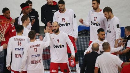 Στον τελικό του κυπέλλου μπάσκετ ο Παναθηναϊκός – Δεν κατέβηκε ο Ολυμπιακός στο δεύτερο ημίχρονο Στον τελικό του κυπέλλου μπάσκετ ο Παναθηναϊκός – Δεν κατέβηκε ο Ολυμπιακός στο δεύτερο ημίχρονο