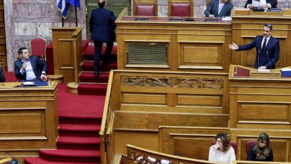 «Διαξιφισμοί» Τσίπρα-Μητσοτάκη για Παυλόπουλο και Σύνταγμα «Διαξιφισμοί» Τσίπρα-Μητσοτάκη για Παυλόπουλο και Σύνταγμα