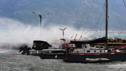 Συγκλονιστικό βίντεο από τη διάσωση Έλληνα ναυτικού στον Ατλαντικό Ωκεανό Συγκλονιστικό βίντεο από τη διάσωση Έλληνα ναυτικού στον Ατλαντικό Ωκεανό