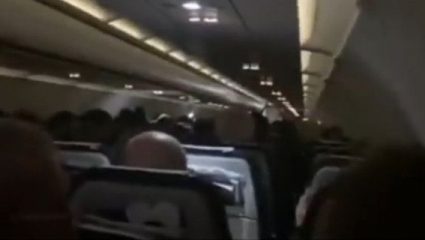 Πτήση τρόμου στα Χανιά -Πάνε κι έρχονται στις θέσεις τους από τις αναταράξεις! (ΒΙΝΤΕΟ) Πτήση τρόμου στα Χανιά -Πάνε κι έρχονται στις θέσεις τους από τις αναταράξεις! (ΒΙΝΤΕΟ)