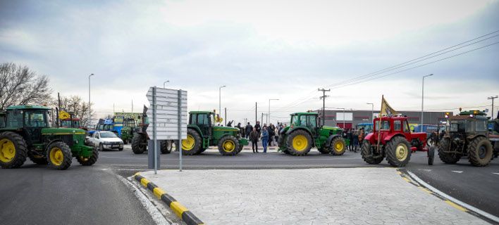 Δεν υποχωρούν οι αγρότες: Ετοιμάζουν νέες κινητοποιήσεις, στημένα τα μπλόκα στη Βόρεια Ελλάδα