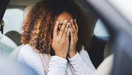 Συμπτώματα και βήματα αντιμετώπισης της κρίσης πανικού Συμπτώματα και βήματα αντιμετώπισης της κρίσης πανικού