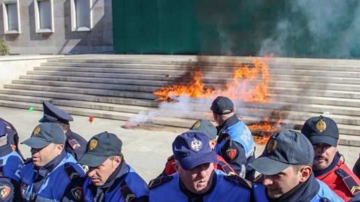 Αλβανία: Σφοδρά επεισόδια κατά του πρωθυπουργού Έντι Ράμα