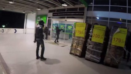 Βίντεο-ντοκουμέντο: Η στιγμή της επίθεσης του Ρουβίκωνα Βίντεο-ντοκουμέντο: Η στιγμή της επίθεσης του Ρουβίκωνα