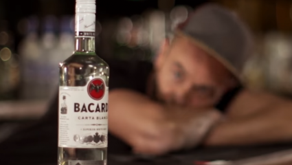 Το Bacardi αποθηκεύει ποτά πριν από το Brexit Το Bacardi αποθηκεύει ποτά πριν από το Brexit