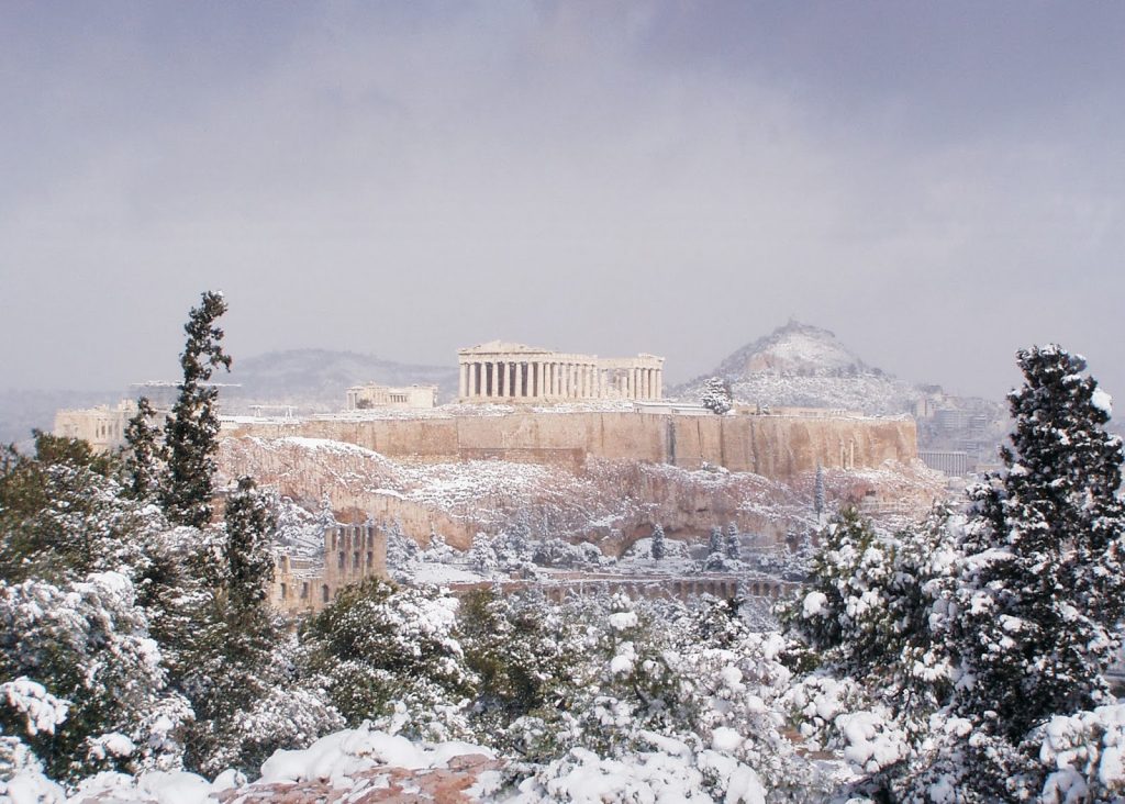 Ραγδαία επιδείνωση του καιρού - Χιόνια ακόμα και στο κέντρο της Αθήνας