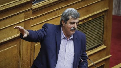 Ο Πολάκης «έσπασε» με το καλημέρα την απαγόρευση καπνίσματος Ο Πολάκης «έσπασε» με το καλημέρα την απαγόρευση καπνίσματος