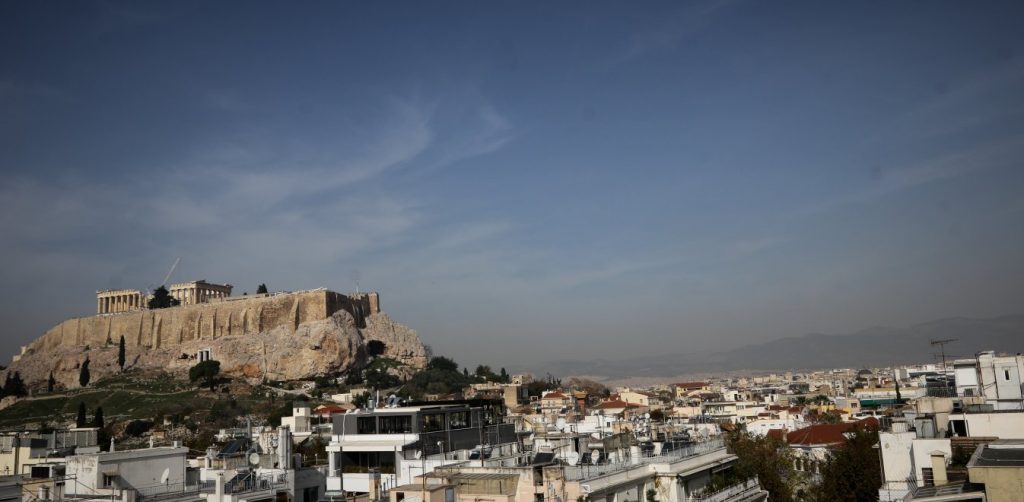 Οι αρχαιολόγοι προειδοποιούσαν από το 2005 για το πολεοδομικό «έγκληµα» στην Ακρόπολη