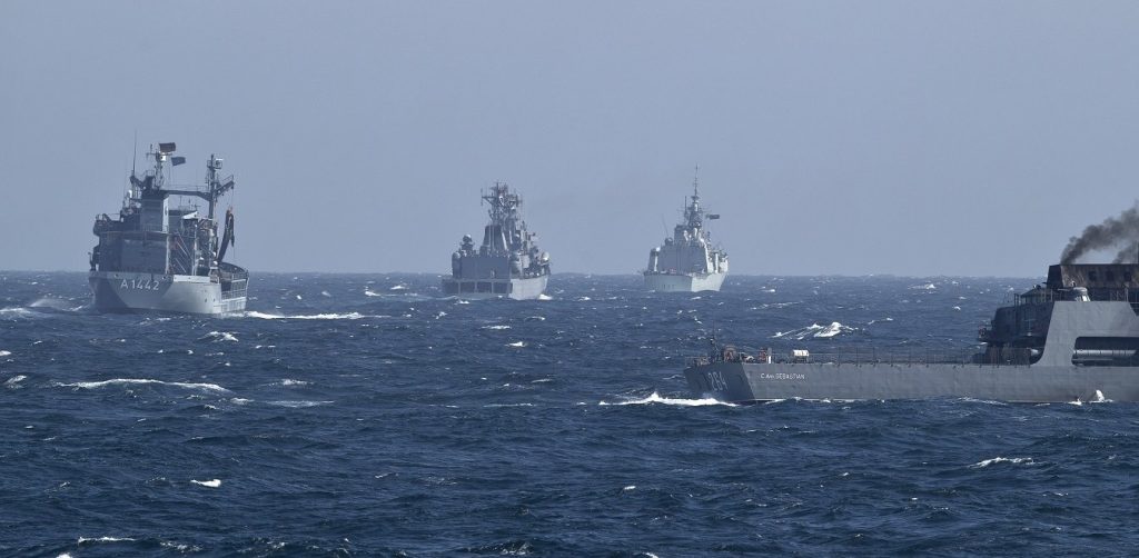 Τουρκική «αρμάδα» 102 πολεμικών πλοίων στο Αιγαίο