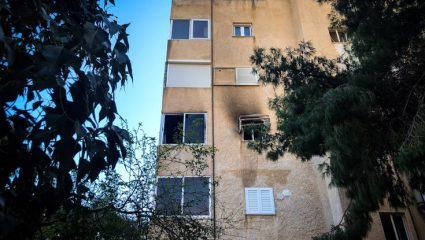 Σοκάρουν οι αποκαλύψεις για την τραγωδία με το απανθρακωμένο μωρό στη Βάρκιζα (ΒΙΝΤΕΟ) Σοκάρουν οι αποκαλύψεις για την τραγωδία με το απανθρακωμένο μωρό στη Βάρκιζα (ΒΙΝΤΕΟ)