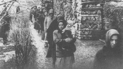 Oι γυναίκες του χωριού που δηλητηρίασαν 300 άνδρες για να μείνουν με τους εραστές τους! Oι γυναίκες του χωριού που δηλητηρίασαν 300 άνδρες για να μείνουν με τους εραστές τους!