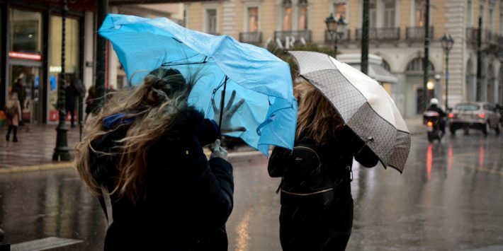 Ετοιμαστείτε για... σπίτι: Έρχεται νέα κακοκαιρία με βροχές και πτώση της θερμοκρασίας!