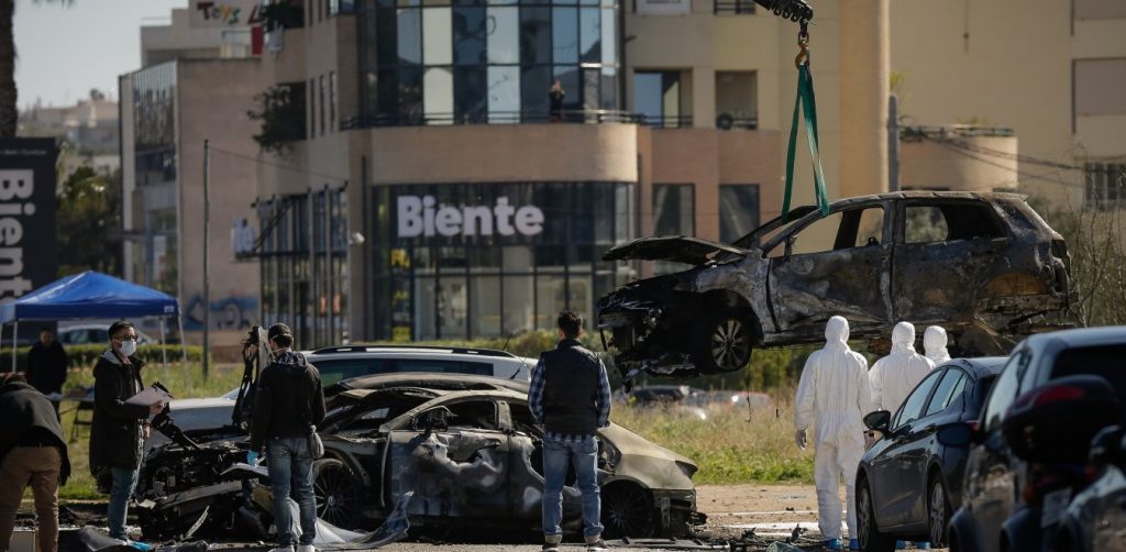 Εκρηξη στη Γλυφάδα: Ποια ενδεχόμενα εξετάζει η ΕΛ.ΑΣ