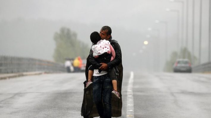 Η ιστορία πίσω από την πιο εμβληματική φωτογραφία του Γιάννη Μπεχράκη