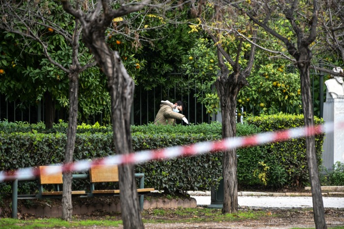 Έδειραν τον επιστημονικό διευθυντή του Μπενάκη για να τον ληστέψουν!