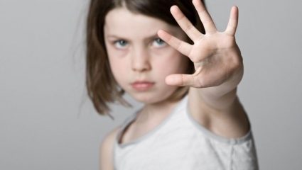 Προσοχή! Δείτε πως θα προστατεύσετε τα παιδιά σας από ενέργειες αποπλάνησης Προσοχή! Δείτε πως θα προστατεύσετε τα παιδιά σας από ενέργειες αποπλάνησης