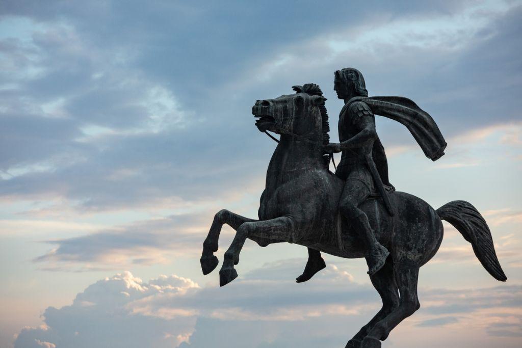 Άγαλμα του Μεγάλου Αλεξάνδρου τοποθετείται στο κέντρο της Αθήνας