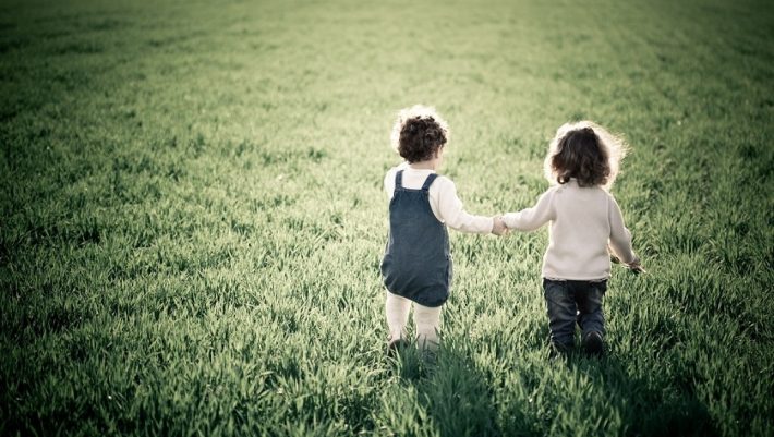 Τα παιδιά περνούν λιγότερο χρόνο έξω, απ’ όσο οι φυλακισμένοι! Τα παιδιά περνούν λιγότερο χρόνο έξω, απ’ όσο οι φυλακισμένοι!