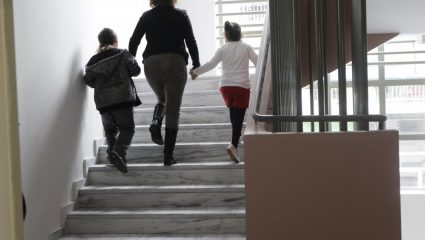 Παραμένει κλειστό δημοτικό σχολείο στα Γρεβενά λόγω της φοίτησης προσφυγόπουλων (ΒΙΝΤΕΟ) Παραμένει κλειστό δημοτικό σχολείο στα Γρεβενά λόγω της φοίτησης προσφυγόπουλων (ΒΙΝΤΕΟ)
