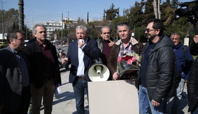 ΕΠΟΣ: Συνδικαλιστές έκαναν ντου σε... λάθος υπουργείο! - ΒΙΝΤΕΟ ΕΠΟΣ: Συνδικαλιστές έκαναν ντου σε... λάθος υπουργείο! - ΒΙΝΤΕΟ