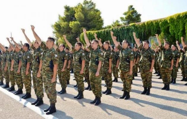 Επεισόδιο στη μαθητική παρέλαση της Αθήνας - Εισβολή με σημαίες και συνθήματα