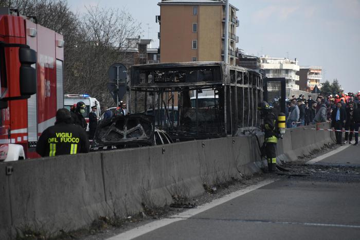 Μιλάνο: Οδηγός λεωφορείου έβαλε φωτιά σε σχολικό με 51 μαθητές