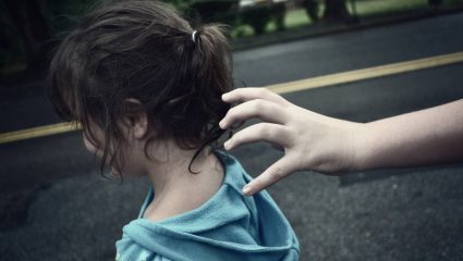 Τρόμος στη Θεσσαλονίκη: Προσπάθησαν να αρπάξουν ανήλικες μαθήτριες μέσα σε λίγα 24ωρα Τρόμος στη Θεσσαλονίκη: Προσπάθησαν να αρπάξουν ανήλικες μαθήτριες μέσα σε λίγα 24ωρα