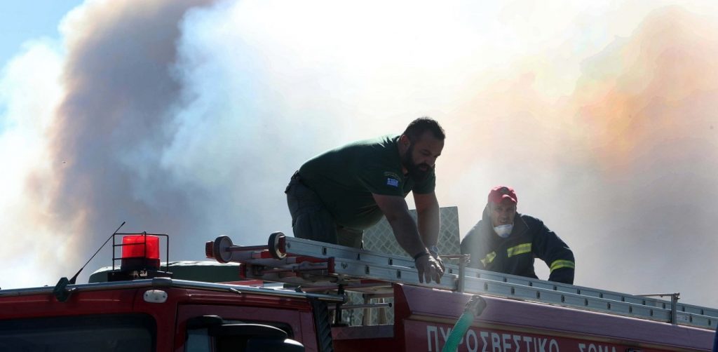 Μεγάλη πυρκαγιά σε εξέλιξη στην Ιεράπετρα της Κρήτης - Πλησιάζει σε σπίτια