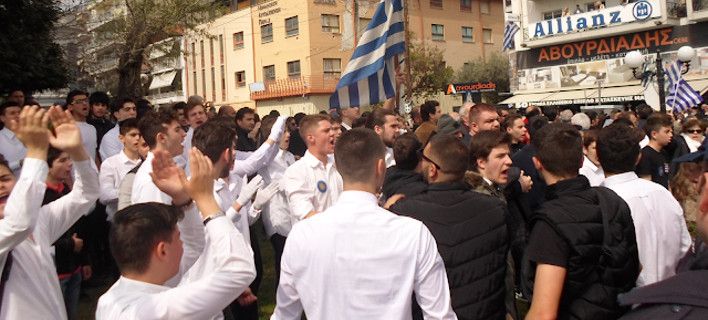 Άγριες αποδοκιμασίες στην Κατερίνη για πολιτευτές του ΣΥΡΙΖΑ - Πήραν στο κυνήγι βουλευτή - ΒΙΝΤΕΟ